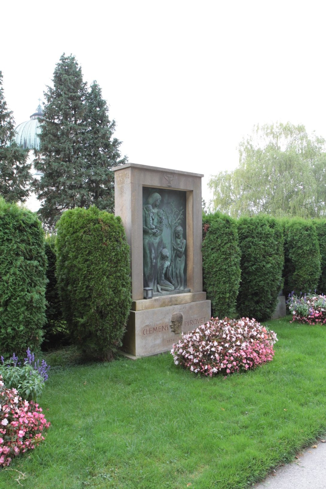 Clemens von Pirquet's tomb, Vienna - 02.JPG
